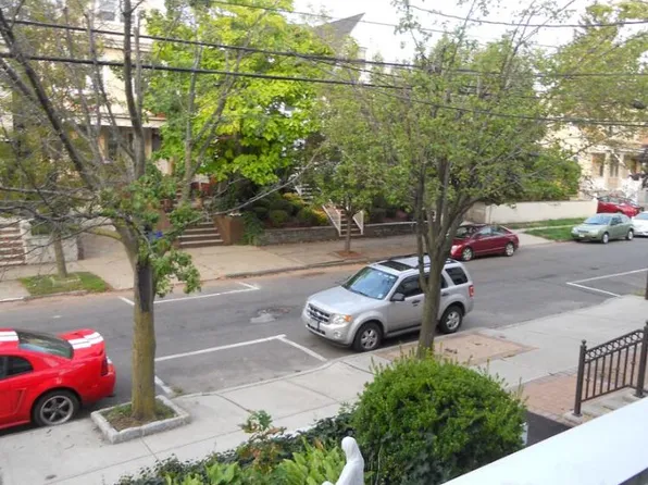 80 W 42nd St, Bayonne, NJ 07002