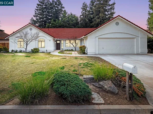 5017 W Locust Ave, Fresno, CA 93722