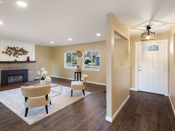 4th image of 450 Hunsaker Ln