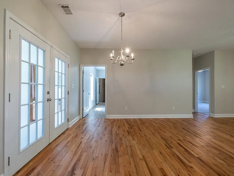 131 Eric Dr — Photo 11