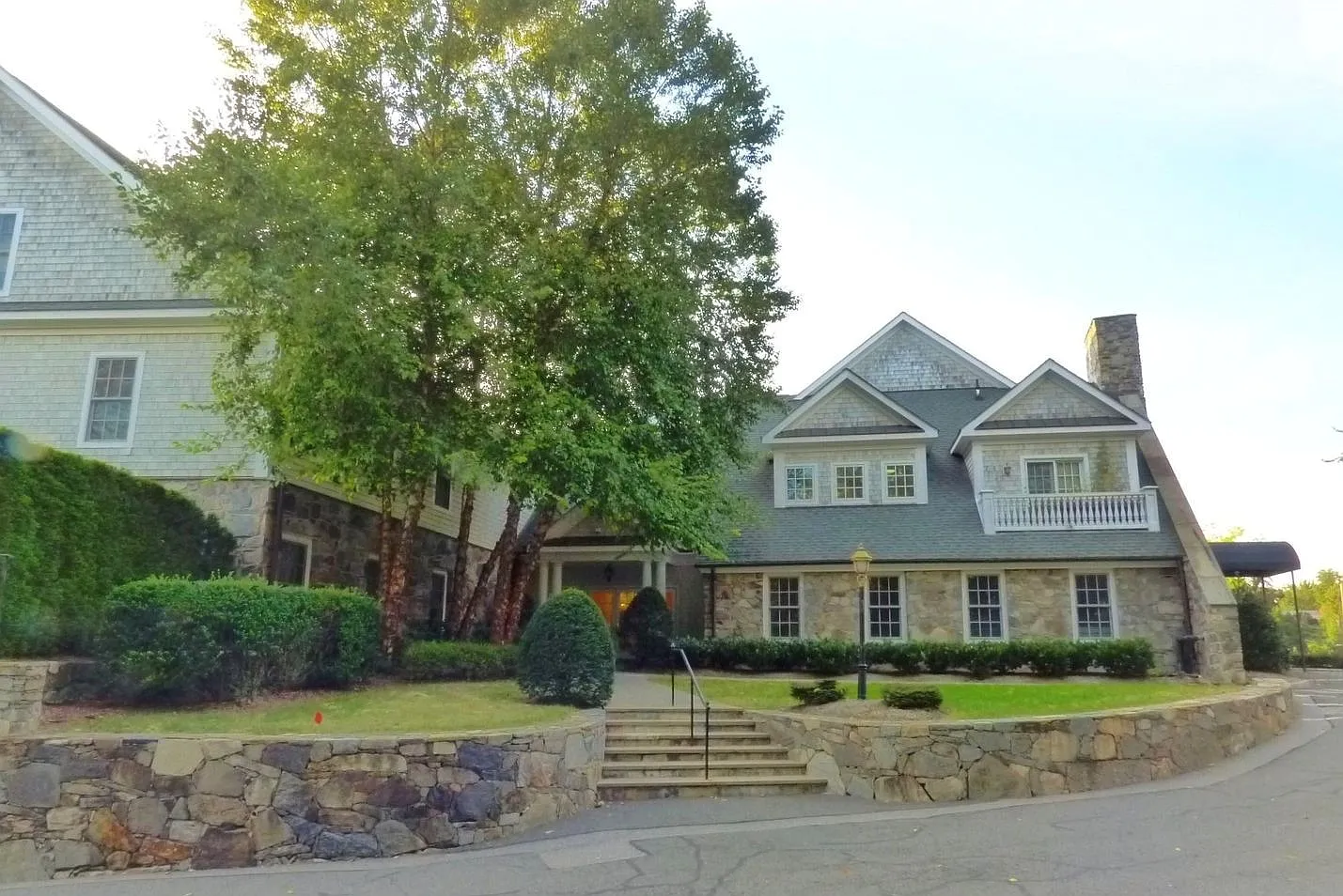 2 Dearfield Dr — Photo 1