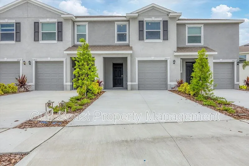 3 bed, 2.5 bath, 1673 sqft, $2,300 — Photo 3