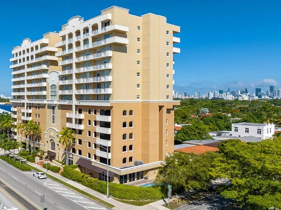 Catalonia Condo — Photo 1