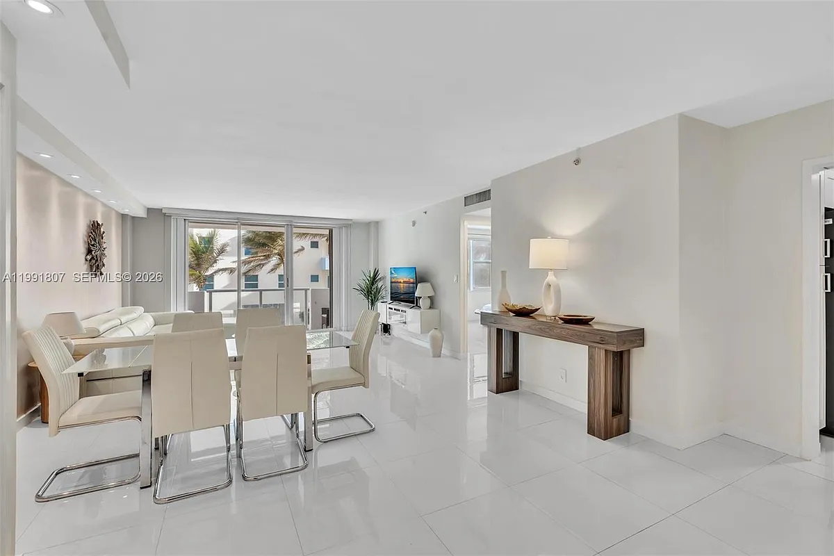 Building Photo - 9195 Collins Ave #303