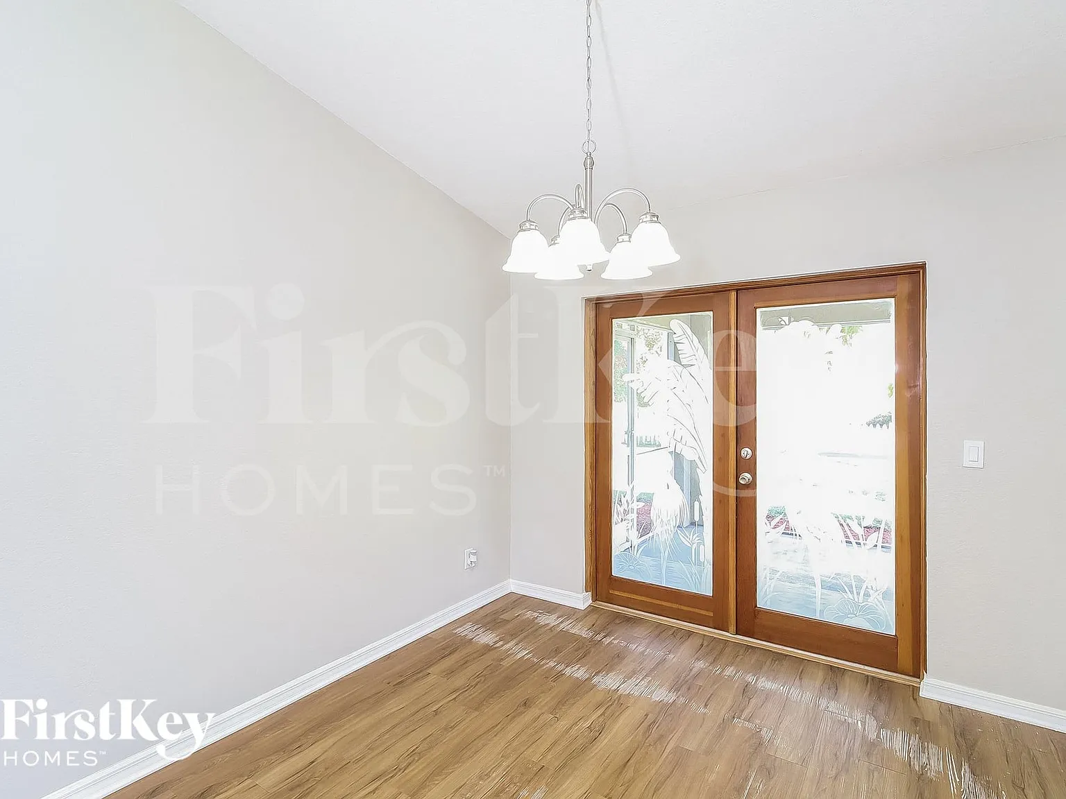 3 bed, 2.0 bath, 1189 sqft, $1,960 — Photo 4