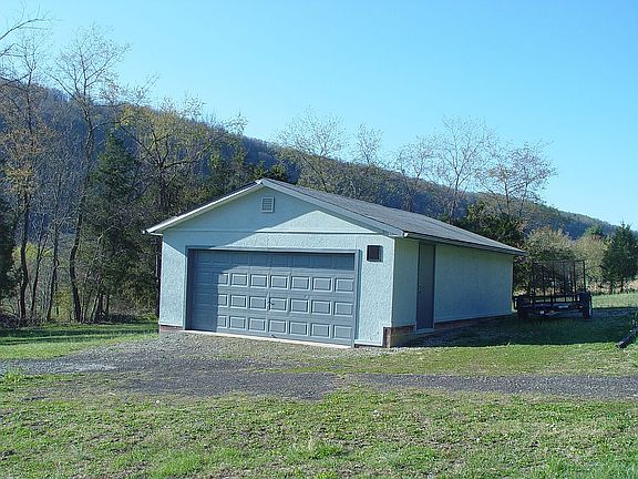 Detached garage 
