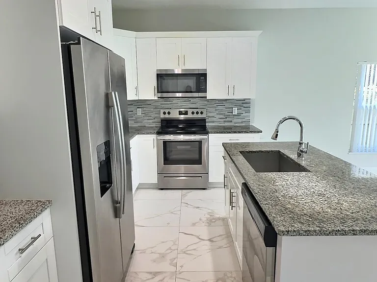 413 Martin Ave — Photo 5