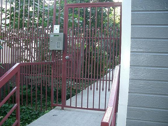 2nd image of 461 N Euclid Ave #104