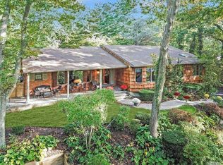 34 Farmington Ln, Melville, NY