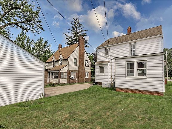 3rd image of 4422 Acacia Dr