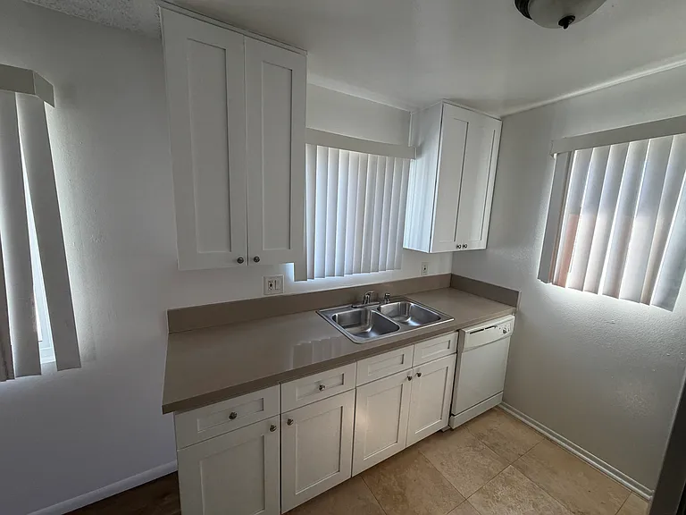 1632 Orizaba Ave #2 — Photo 9