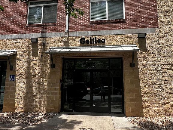 4th image of 910 W 25th St #607