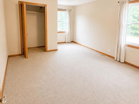 3rd image of 305 Pine St