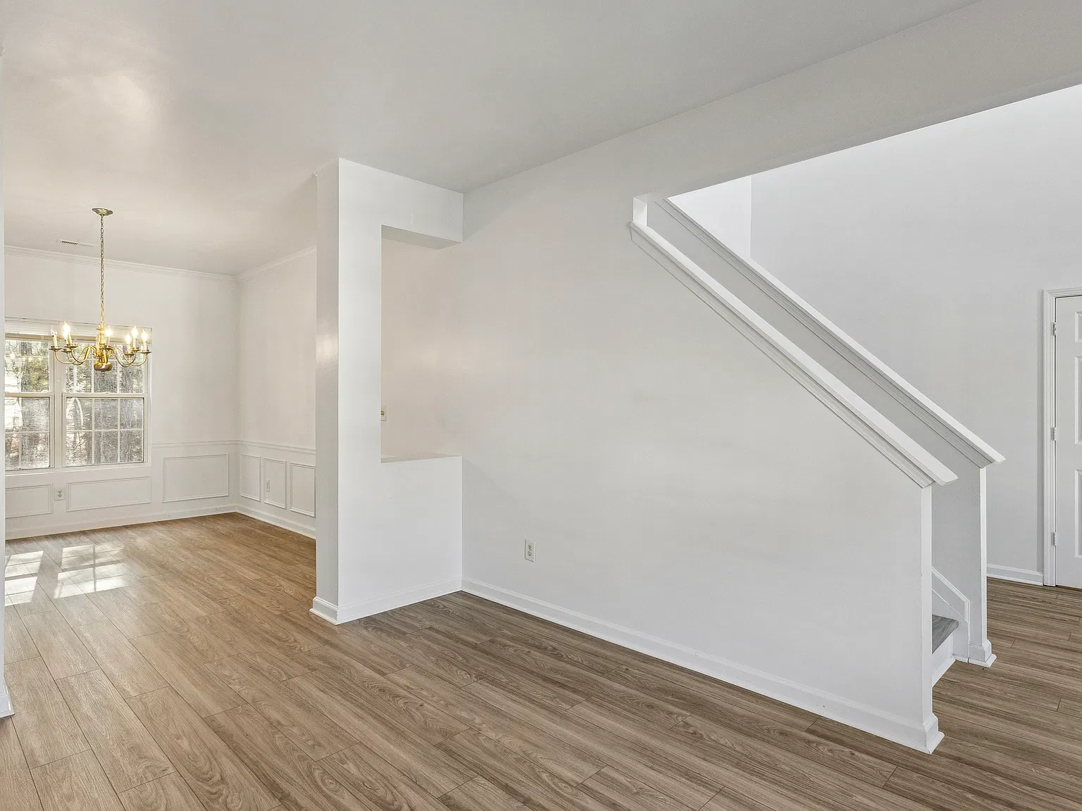 4 bed, 2.5 bath, 2398 sqft, $2,500 — Photo 3