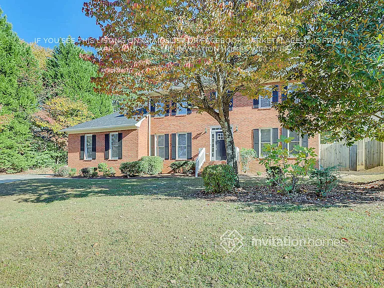 747 Edgewater Ln NW — Photo 3