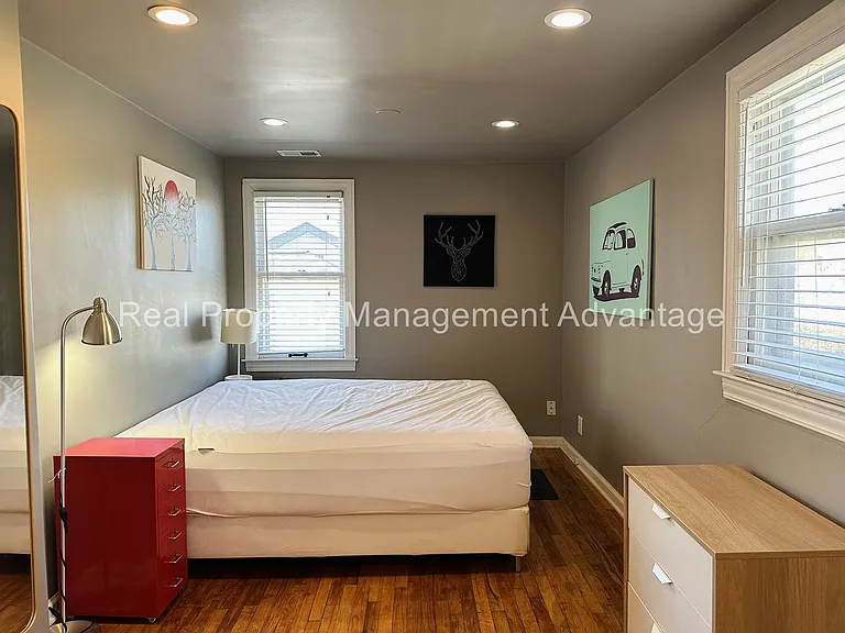 781 Camden — Photo 11
