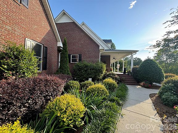 3rd image of 1011 Ratchford Rd