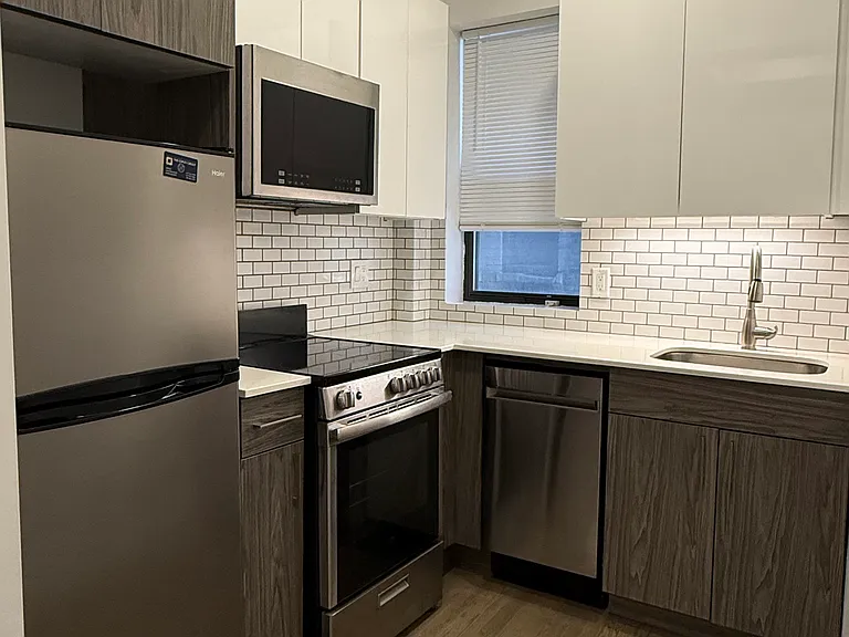 10 Peterborough St #5 — Photo 5