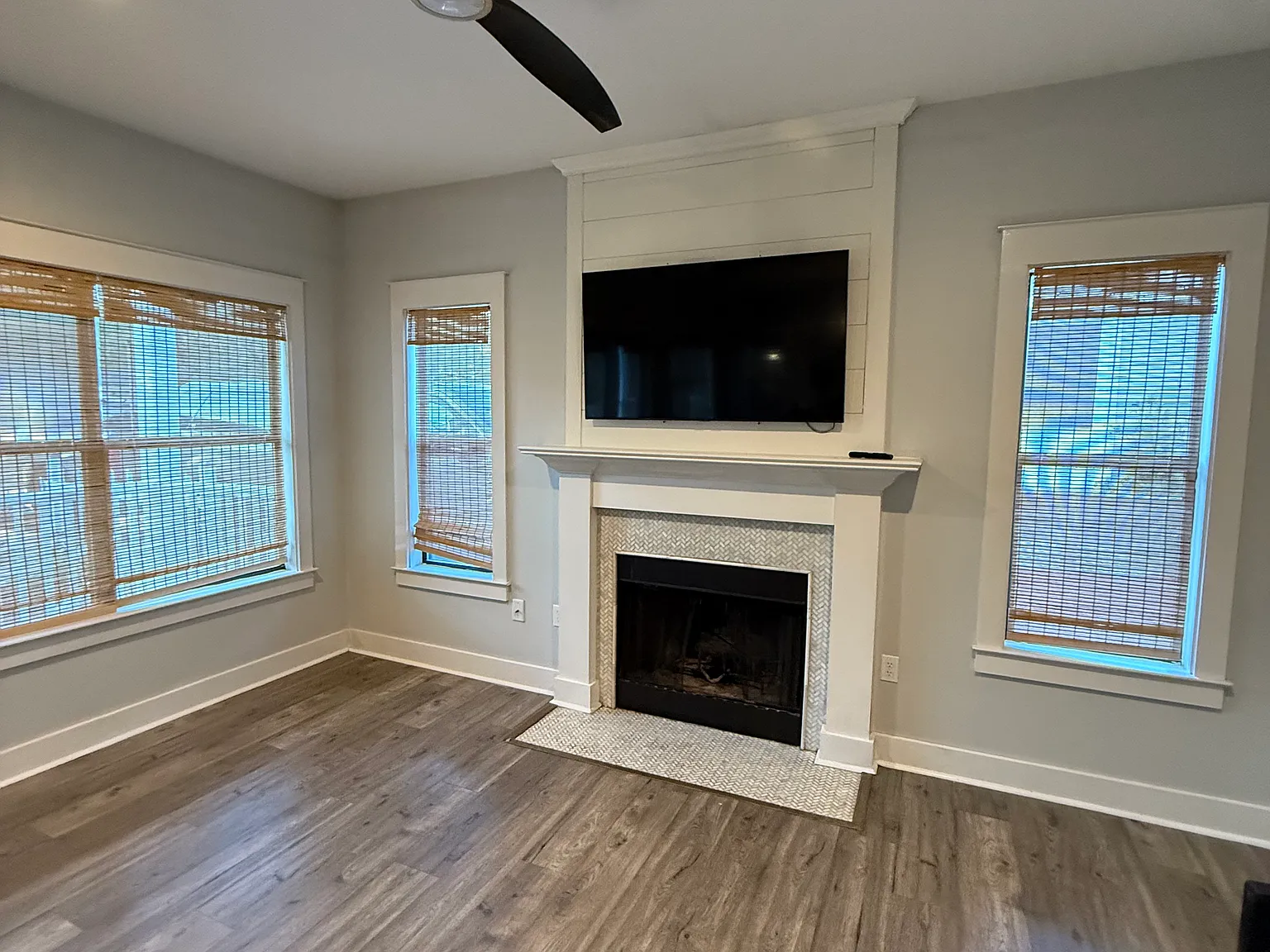 76 E Harborview Rd — Photo 4