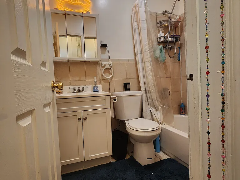 530 W 46th St #2E — Photo 9