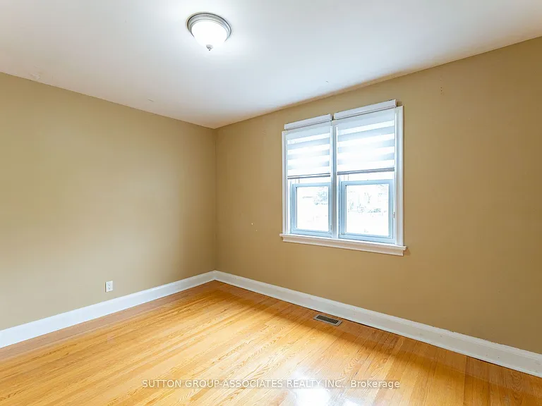 21 Deevale Rd #MAIN FL — Photo 17
