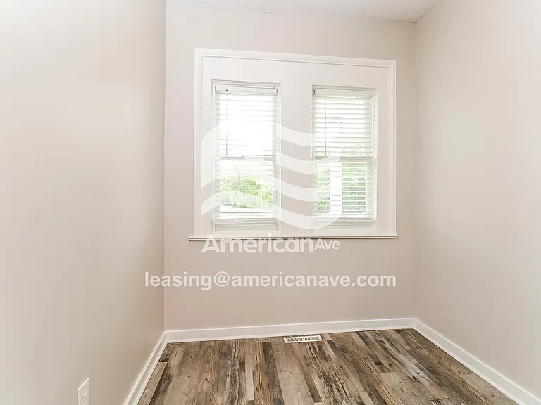 702435_005_dining_room_13685220.jpg