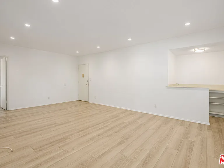 2803 Arizona Ave #11 — Photo 3