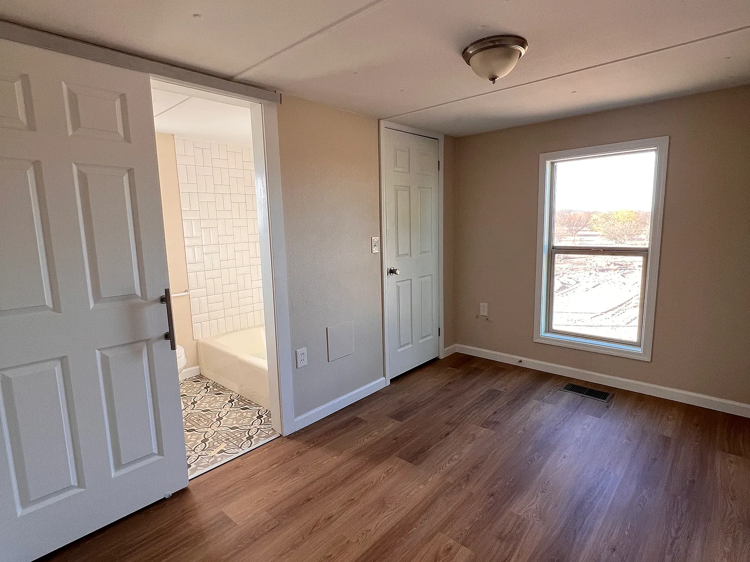 3 bed, 900 sqft, $1,350 — Photo 3