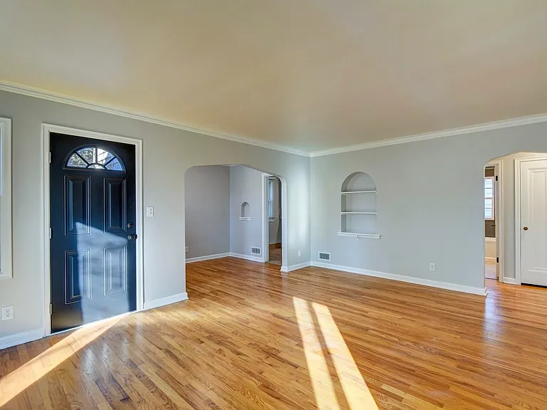6032 William St — Photo 8