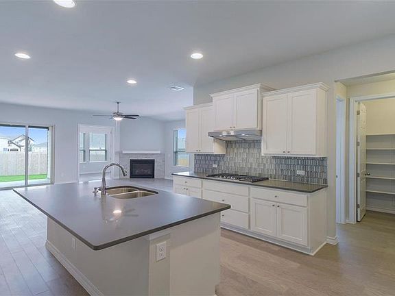 2nd image of 5779 Toscana Trce