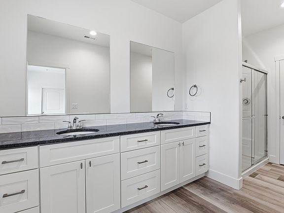 4th image of 645 N Creative Way