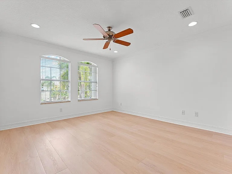 8882 Hidden Acres Dr — Photo 38