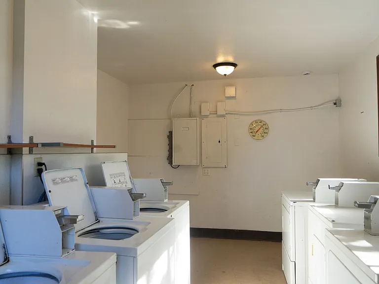 Oakview Terrace Apartments — Photo 9
