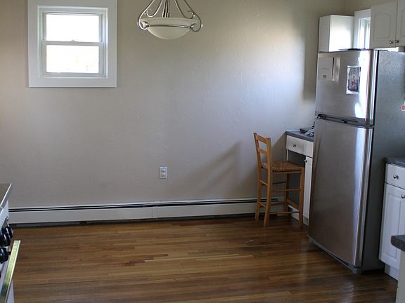 Unit 1 Eat-In Kitchen