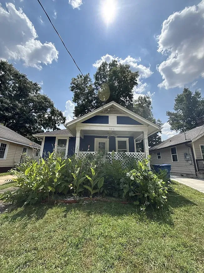 3 bed, 1100 sqft, $1,750 — Photo 1