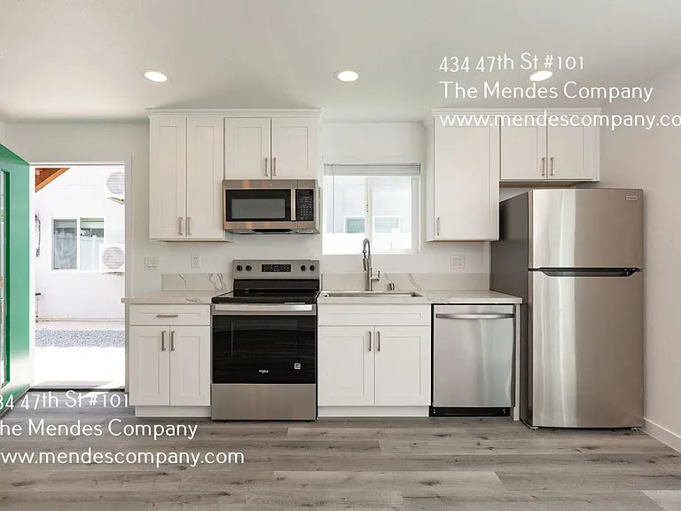 434 47th St #101 — Photo 3