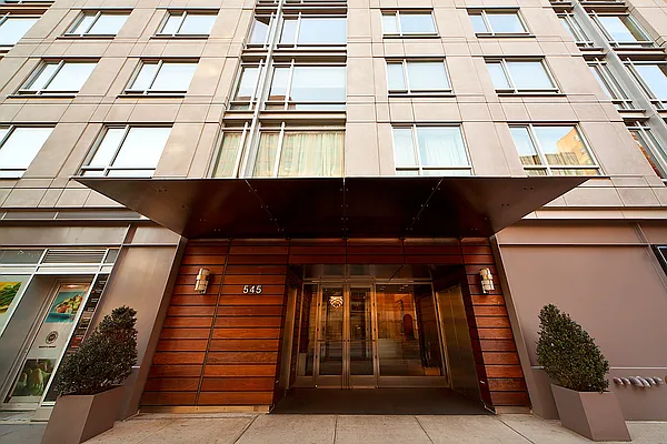 Rented by CORE | media 19