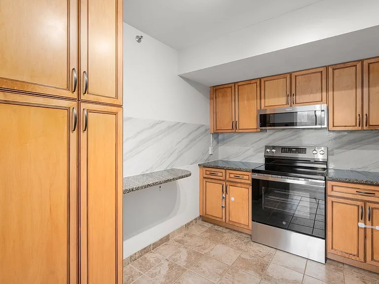 250 Hammond Pond Pkwy #609N — Photo 12