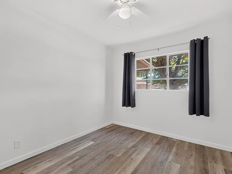 8715 Menaul Blvd NE — Photo 15