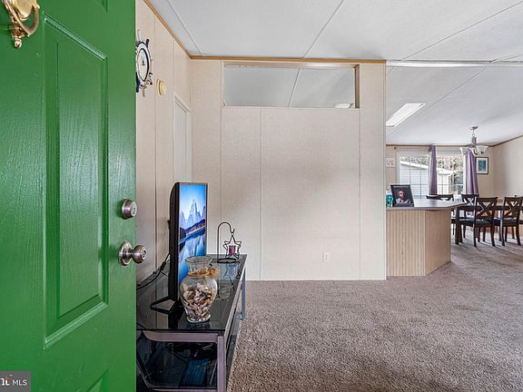 4th image of 70 White Pine Dr