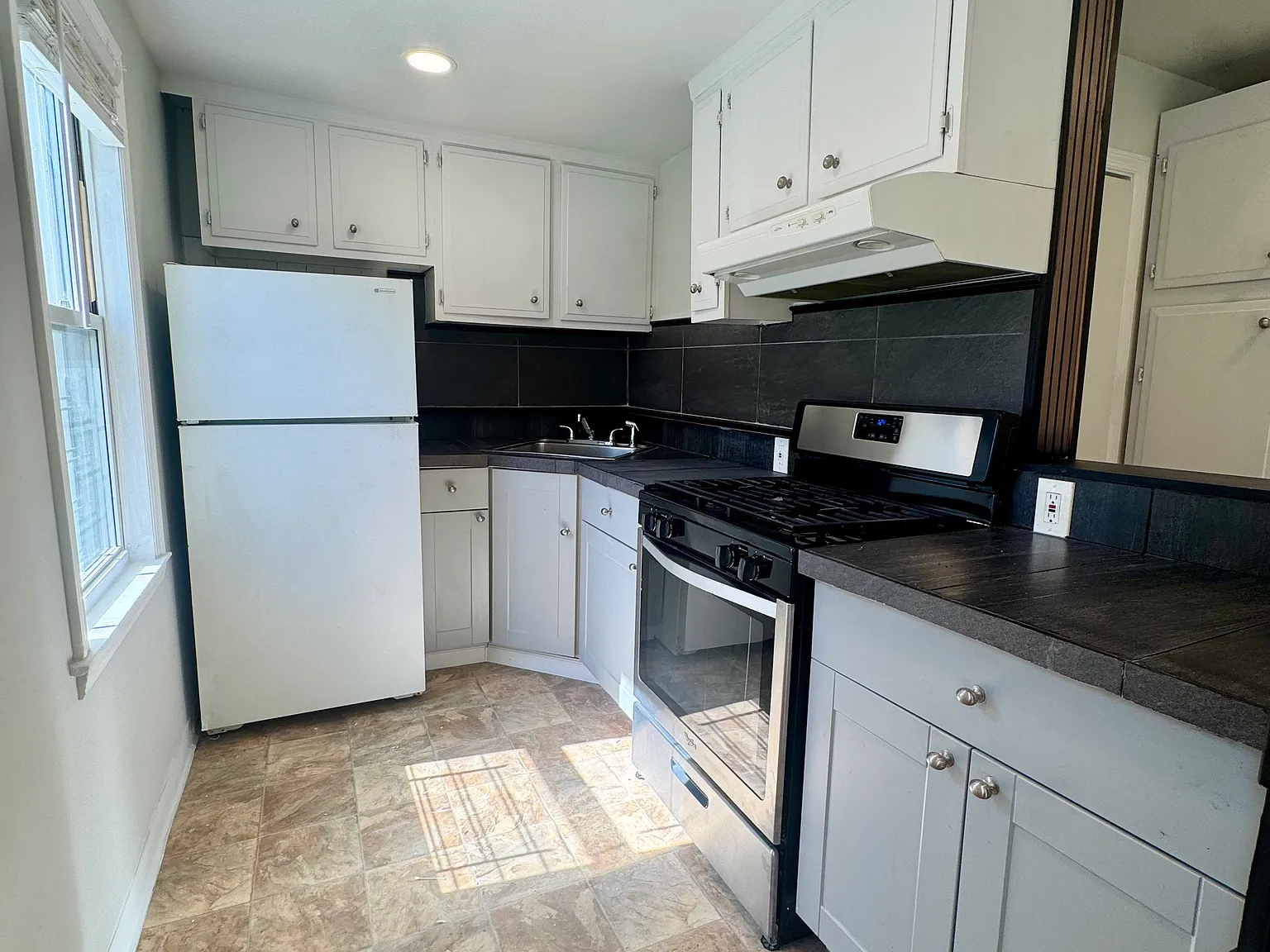 2 bed, 768 sqft, $2,800 — Photo 2