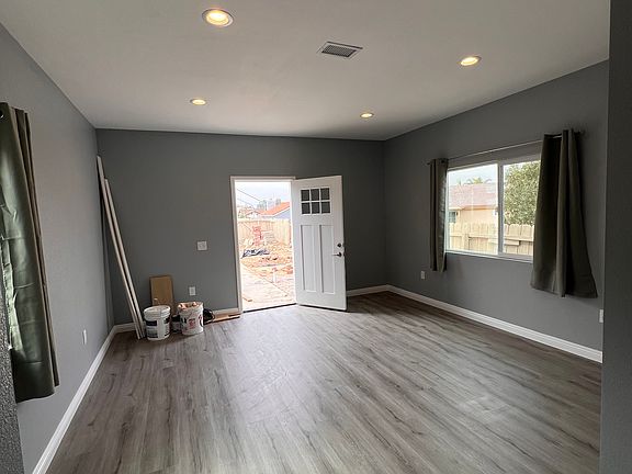 4th image of 10588 Darwell Ct