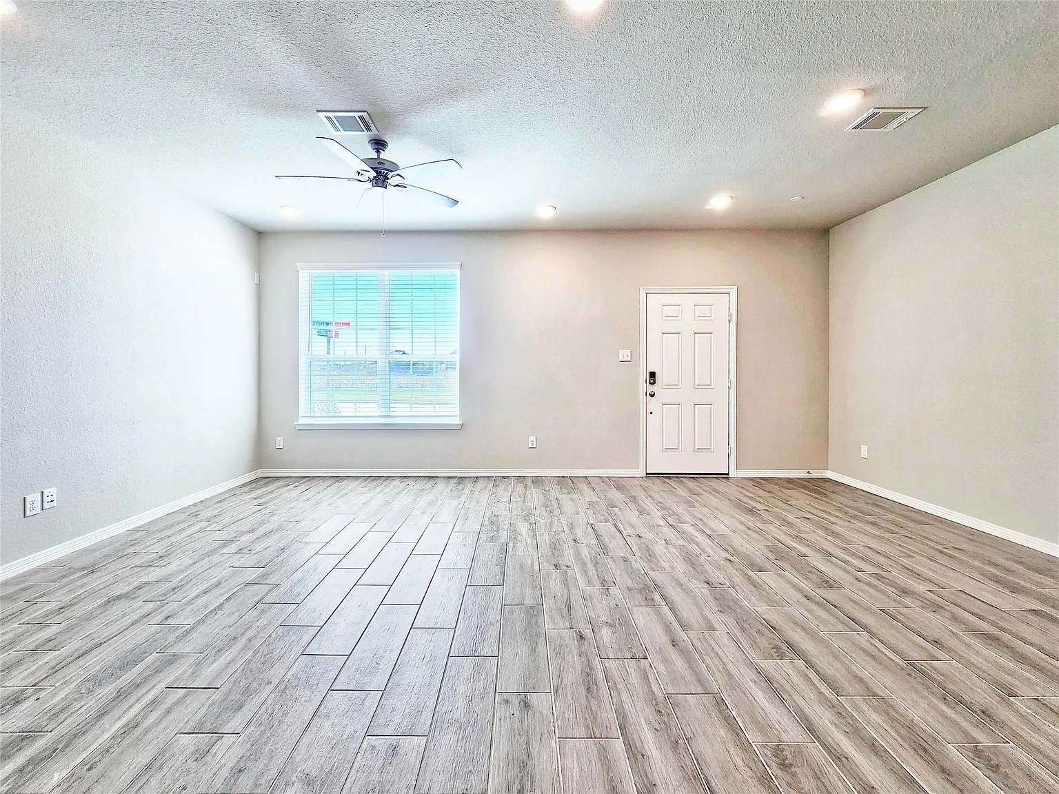 3 bed, 2.5 bath, 1767 sqft, $2,450 — Photo 4