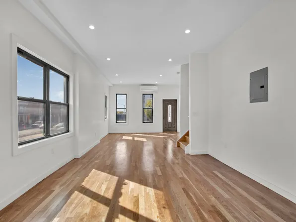 31 Roosevelt Place image 5 of 17