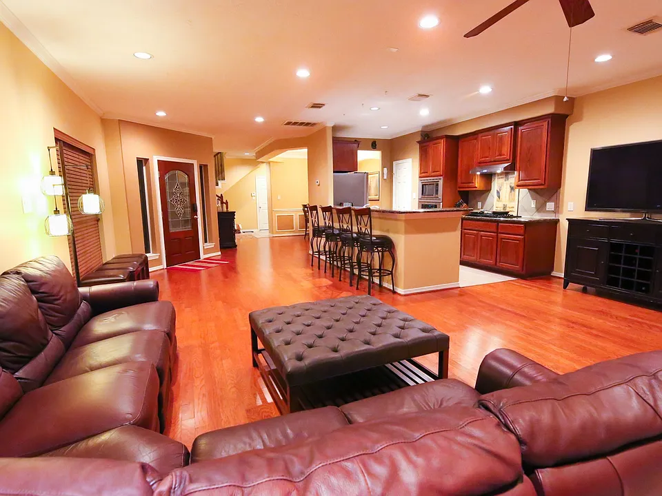 1375 Ella Pl
