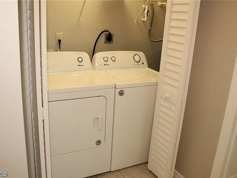 1110 SW 47th Ter #205 — Photo 13