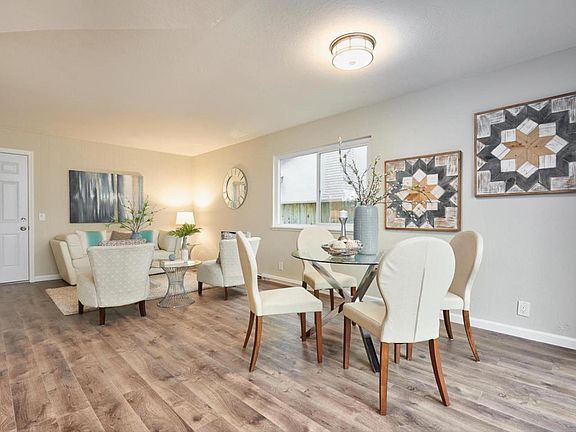 3rd image of 417 Casa Del Mar Dr