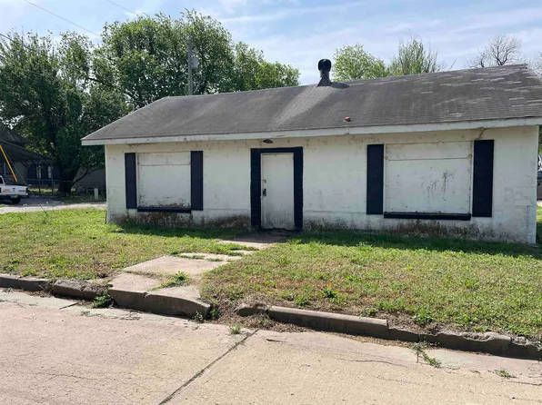 112 W South St, Wellington, KS 67152