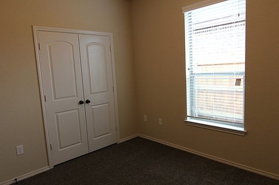 3rd image of 530 Creekside Cir