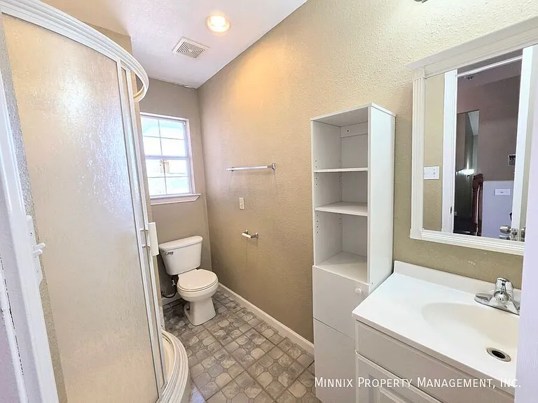 1325 E Cowden Ave — Photo 21